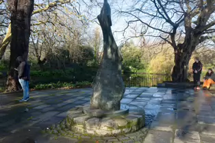 THE KNIFE EDGE SCULPTURE MEMORIAL TO W.B. YEATS BY HENRY MOORE [ST STEPHEN'S GREEN]-247733-1