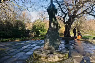 THE KNIFE EDGE SCULPTURE MEMORIAL TO W.B. YEATS BY HENRY MOORE [ST STEPHEN'S GREEN]-247734-1