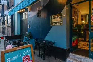 TEMPLE BAR [WHEN TO VISIT THE AREA AND WHEN TO AVOID IT]-247222-1