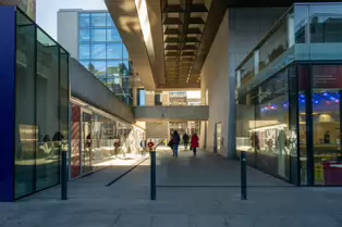 TEMPLE BAR [WHEN TO VISIT THE AREA AND WHEN TO AVOID IT]-247239-1