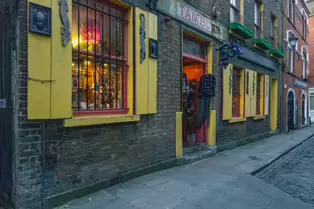 TEMPLE BAR [WHEN TO VISIT THE AREA AND WHEN TO AVOID IT]-247241-1
