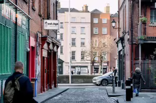 TEMPLE BAR MAY APPEAL TO CHILDREN [BUT AT NIGHT IT IS NOT AT ALL SUITABLE]-248189-1
