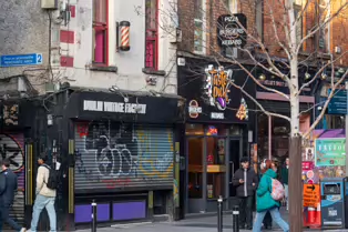 TEMPLE BAR MAY APPEAL TO CHILDREN [BUT AT NIGHT IT IS NOT AT ALL SUITABLE]-248203-1