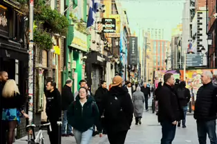TEMPLE BAR MAY APPEAL TO CHILDREN [BUT AT NIGHT IT IS NOT AT ALL SUITABLE]-248204-1