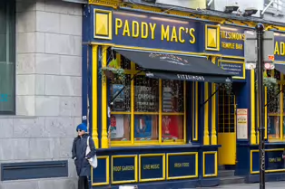 TEMPLE BAR MAY APPEAL TO CHILDREN [BUT AT NIGHT IT IS NOT AT ALL SUITABLE]-248215-1