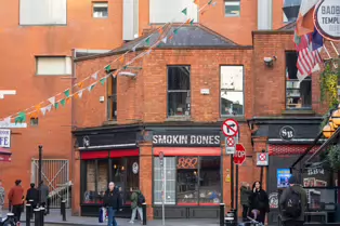 TEMPLE BAR MAY APPEAL TO CHILDREN [BUT AT NIGHT IT IS NOT AT ALL SUITABLE]-248219-1