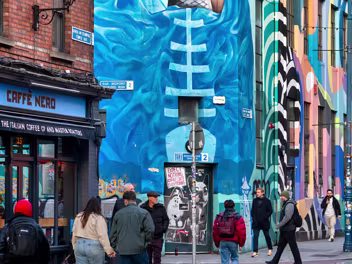 TEMPLE BAR AREA Temple Bar in Dublin offers a very different experience depending on the time of day. Here's a breakdown of why it can...
