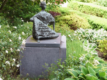 RECLINING FIGURE