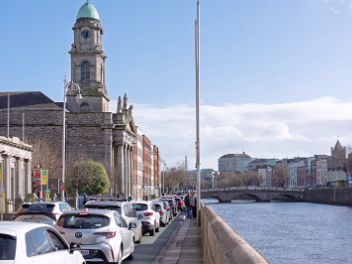 CITY CENTRE QUAYS Exploring the Dublin Quays with the groundbreaking Sony FE 50-150mm f/2 GM. This review examines whether this heavy-duty...