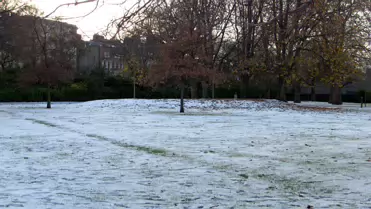 THE GROUND WAS COVERED IN SNOW WHEN I VISITED ST STEPHEN'S GREEN IN NOVEMBER 27 2010 [LEGACY PHOTO COLLECTIONS]-244896-1