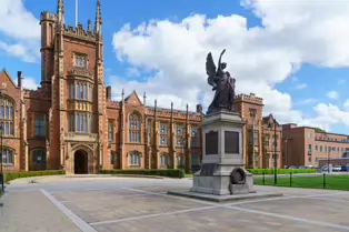 THE WAR MEMORIAL AT QUEENS UNIVERSITY [PHOTOGRAPHED MAY 2017]-235528-1 THE WAR MEMORIAL AT QUEENS UNIVERSITY