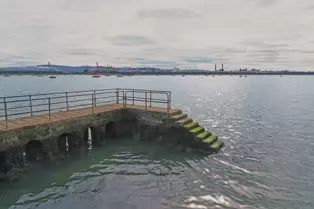 CLONTARF PIER AND SLIPWAY [NEAR THE CLONTARF YACHT CLUB]-244428-1
