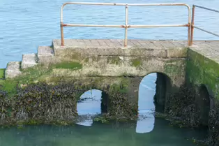 CLONTARF PIER AND SLIPWAY [NEAR THE CLONTARF YACHT CLUB]-244434-1