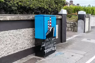 STREET ART 2017 - PAINTED CABINET AT ALFI BYRNE ROAD CLONTARF [WELCOME - FAILTE]-244448-1