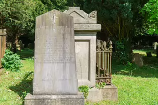 MY FIRST VISIT TO GOLDENBRIDGE CEMETERY [MAY 2017]-237479-1