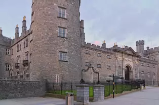 KILKENNY CASTLE [PHOTOGRAPHS PLUS A DETAILED HISTORY]-245380-1
