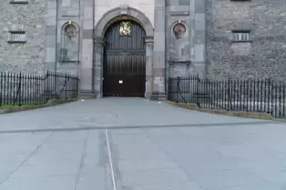 KILKENNY CASTLE [PHOTOGRAPHS PLUS A DETAILED HISTORY]-245383-1