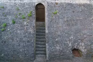 KILKENNY CASTLE [PHOTOGRAPHS PLUS A DETAILED HISTORY]-245385-1