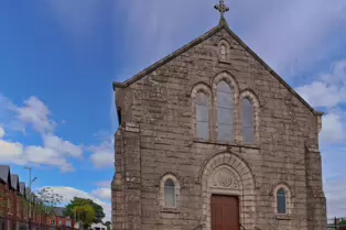 ST ANTHONY'S CHURCH ON CLONTARF ROAD [AND WHAT WAS ONCE CLONTARF TOWN HALL]-244323-1