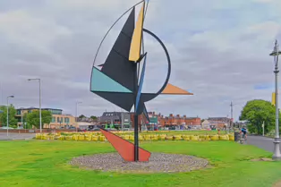 WIND SAIL SCULPTURE BY EAMON O’DOHERTY [ALFIE BYRNE ROAD CLONTARF]-244438-1