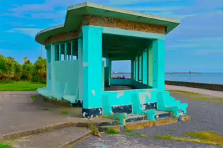 RETRO WIND SHELTERS AND OTHER STRUCTURES IN CLONTARF [DESIGNED IN 1934 BY HERBERT SIMMS]-244379-1