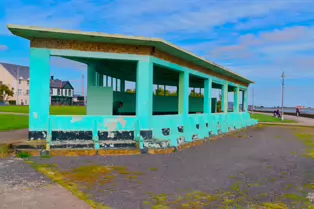 RETRO WIND SHELTERS AND OTHER STRUCTURES IN CLONTARF [DESIGNED IN 1934 BY HERBERT SIMMS]-244380-1