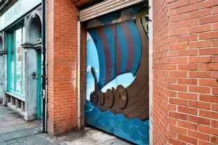INTERESTING DOORWAY NEXT TO 19 LORD EDWARD STREET [IT MAY BE AN ENTRANCE TO THE HOME RESPONSE FLATS COMPLEX]-246366-1