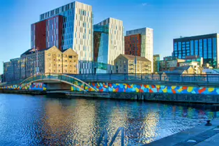 GRAND CANAL QUAY [WHERE THERE IS MUCH OF INTEREST BUT IT IS DOMINATED BY THE PRESENCE OF GOOGLE]-244793-1