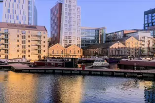 GRAND CANAL QUAY [WHERE THERE IS MUCH OF INTEREST BUT IT IS DOMINATED BY THE PRESENCE OF GOOGLE]-244799-1