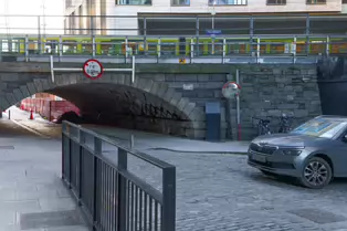 GRAND CANAL QUAY [WHERE THERE IS MUCH OF INTEREST BUT IT IS DOMINATED BY THE PRESENCE OF GOOGLE]-244809-1