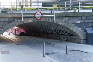 GRAND CANAL QUAY [WHERE THERE IS MUCH OF INTEREST BUT IT IS DOMINATED BY THE PRESENCE OF GOOGLE]-244810-1