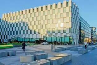 GRAND CANAL SQUARE [AN ATTRACTIVE PUBLIC SPACE THAT YOU MUST VISIT]-244825-1