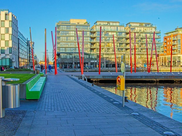 GRAND CANAL SQUARE Grand Canal Square is a striking public space in the heart of Dublin's revitalised Docklands. Situated on the south side...