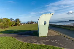 THE WIND SHELTERS AND THE BANDSTAND ALONG CLONTARF PROMENADE [REMAIN AS A TRIBUTE TO HERBERT SIMMS]-246835-1