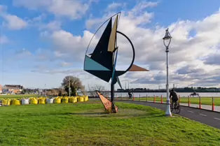 WIND SCULPTURE BY EAMONN O’DOHERTY [CLONTARF PROMENADE WEDNESDAY 29 JANUARY 2025]-246792-1