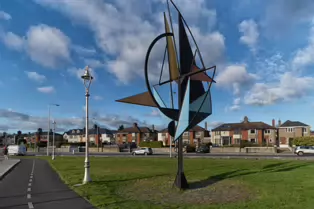 WIND SCULPTURE BY EAMONN O’DOHERTY [CLONTARF PROMENADE WEDNESDAY 29 JANUARY 2025]-246796-1