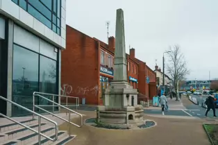 THE USHER MONUMENT IN DUNDRUM [ALSO KNOWN AS THE USHER MEMORIAL FOUNTAIN]-246140-1