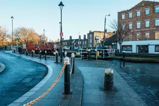 PORTOBELLO HARBOUR IN DUBLIN [THE GRAND CANAL WAS ICED OVER DUE TO THE EXTREME COLD]-246353-1