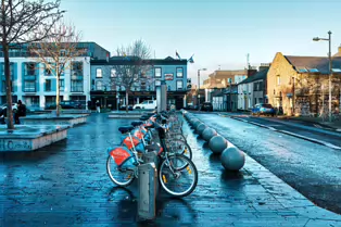 PORTOBELLO HARBOUR IN DUBLIN [THE GRAND CANAL WAS ICED OVER DUE TO THE EXTREME COLD]-246354-1