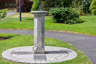 TWO DIFFERENT TYPES OF SUNDIAL AT THE BOTANIC GARDENS IN DUBLIN [7 JULY 3025]-253626-1