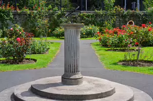 TWO DIFFERENT TYPES OF SUNDIAL AT THE BOTANIC GARDENS IN DUBLIN [7 JULY 3025]-253627-1