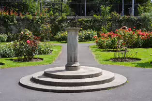 TWO DIFFERENT TYPES OF SUNDIAL AT THE BOTANIC GARDENS IN DUBLIN [7 JULY 3025]-253628-1