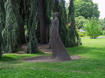 THE BEST NIGHT EVER The sculptor behind "The Best Night Ever" is Bob Quinn, born in 1948. Bob enjoyed a long and distinguished career in the...