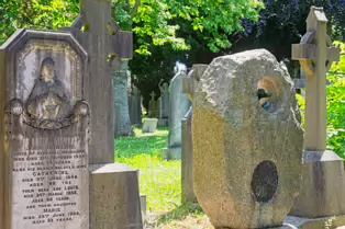 BRENDAN BEHAN'S FINAL RESTING PLACE [THIS WAS NOT WHAT I EXPECTED]-253590-1