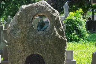 BRENDAN BEHAN'S FINAL RESTING PLACE [THIS WAS NOT WHAT I EXPECTED]-253593-1