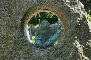 BRENDAN BEHAN'S FINAL RESTING PLACE [THIS WAS NOT WHAT I EXPECTED]-253594-1