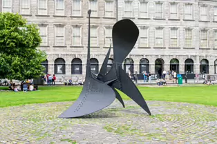 CACTUS PROVISOIRE BY ALEXANDER CALDER [FELLOWS SQUARE TRINITY COLLEGE DUBLIN]-253406