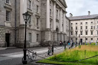 THE CAMPANILE AND PARLIAMENT SQUARE [TRINITY COLLEGE IN DUBLIN 2025]-253340-1