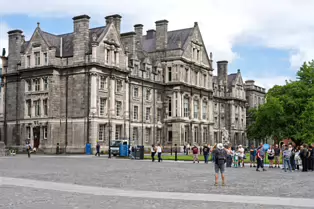 THE CAMPANILE AND PARLIAMENT SQUARE [TRINITY COLLEGE IN DUBLIN 2025]-253348-1