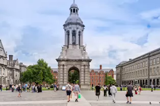 THE CAMPANILE AND PARLIAMENT SQUARE [TRINITY COLLEGE IN DUBLIN 2025]-253349-1